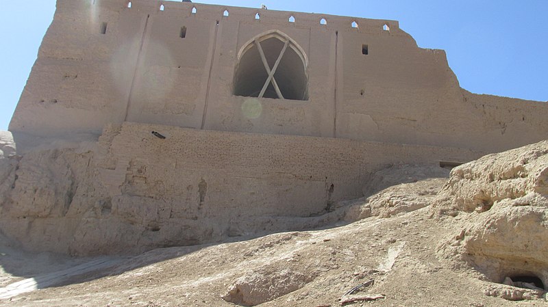800px-نمای بیرونی پنجره سرسرای نارین قلعه میبد یزد